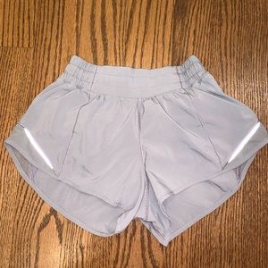 LULULEMON HOTTY HOT SHORT II 2.5”